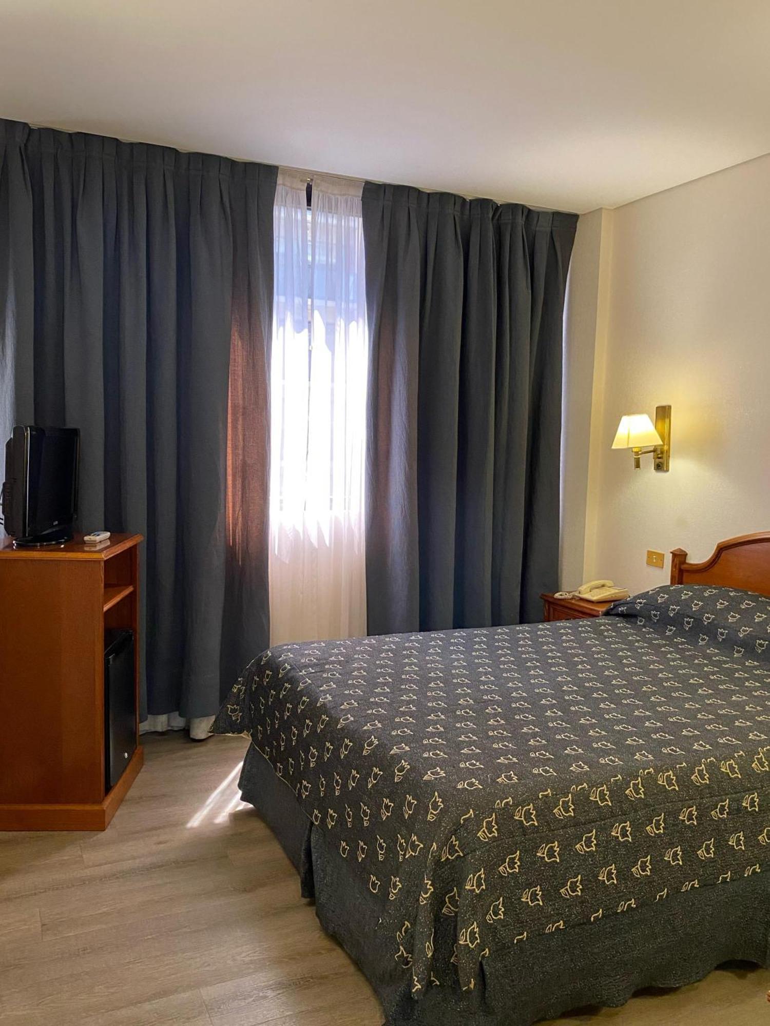 בואנוס איירס Atlas Tower Hotel מראה חיצוני תמונה